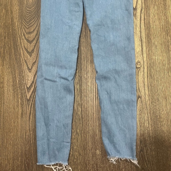 Levi's 710 Super Skinny Jeans Mid Rise Distressed Fray Hem Light Wash Size 27 - Picture 12 of 12